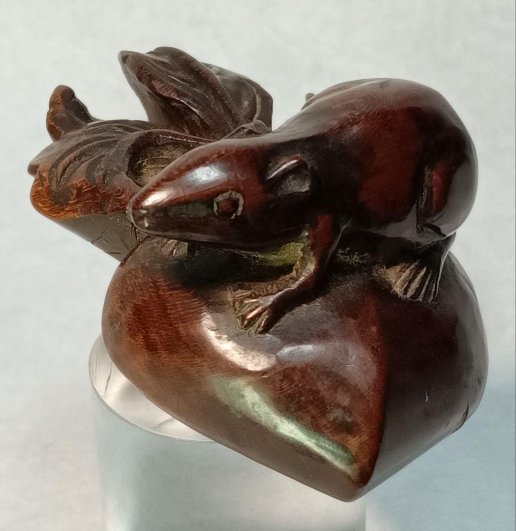 道楽齋 在銘 根付「蕪とねずみ 図」 柘植彫