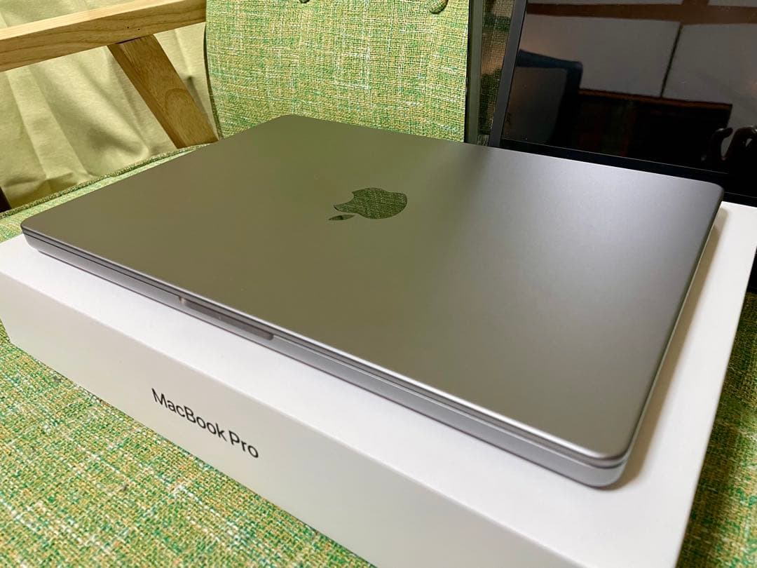 美品Apple MacBook Pro M1Pro 14インチ16GB512GB