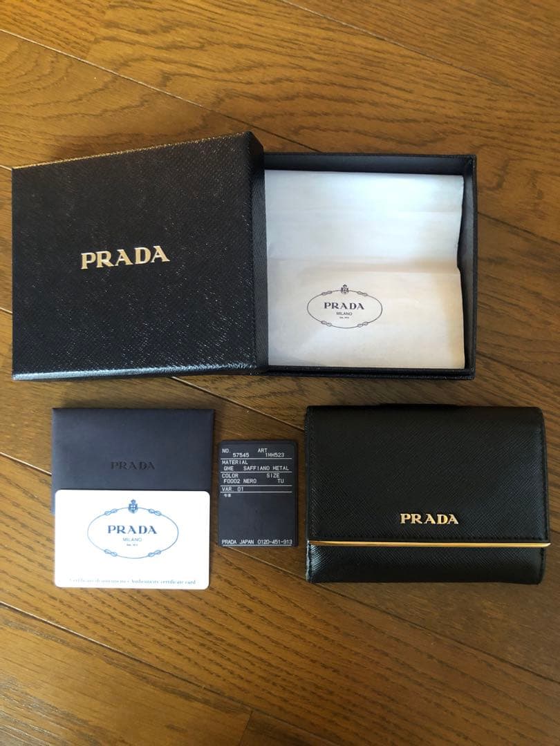 PRADA サフィアーノレザー 二つ折り財布 ブラック