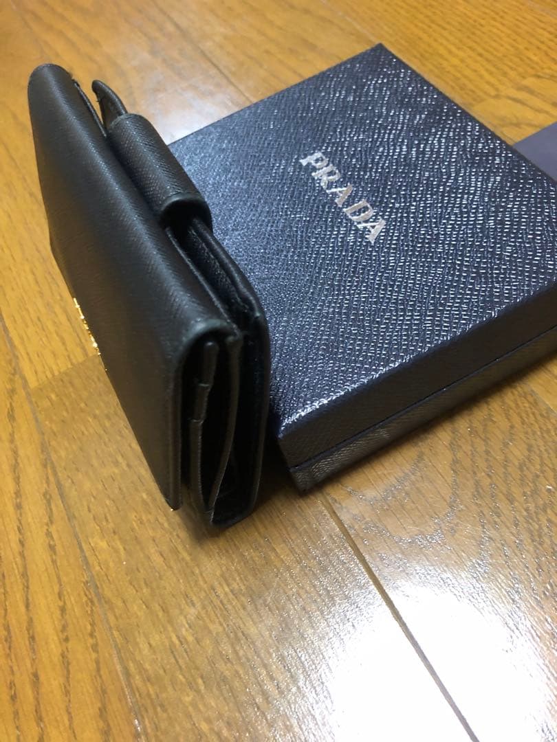 PRADA サフィアーノレザー 二つ折り財布 ブラック