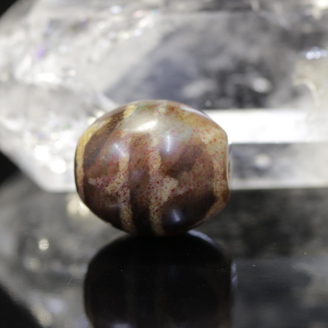 四線虎牙天珠：朱砂入り