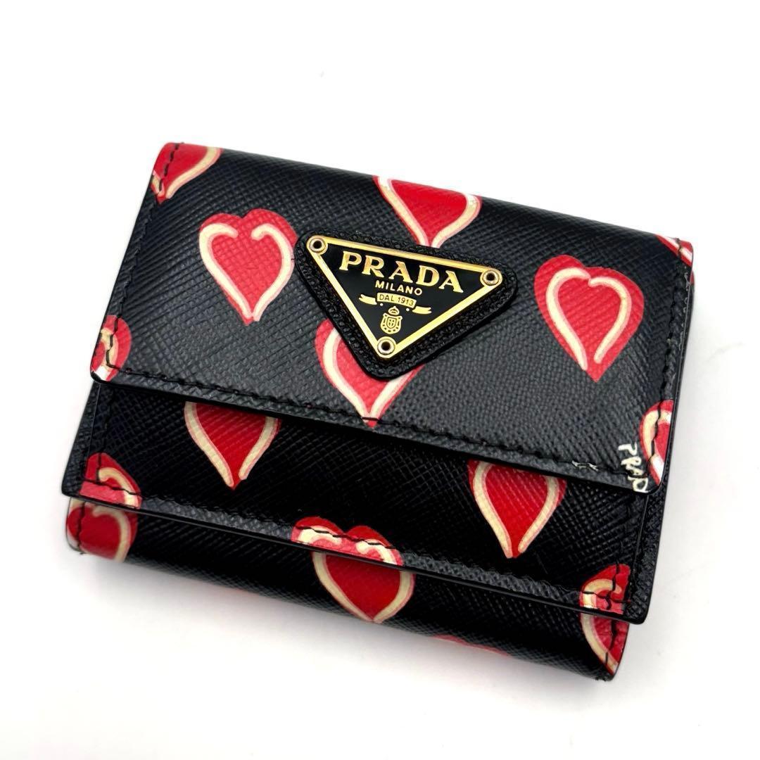 極美品　PRADA ハート柄 三つ折り財布　プラダ　財布　黒　赤　ブラック