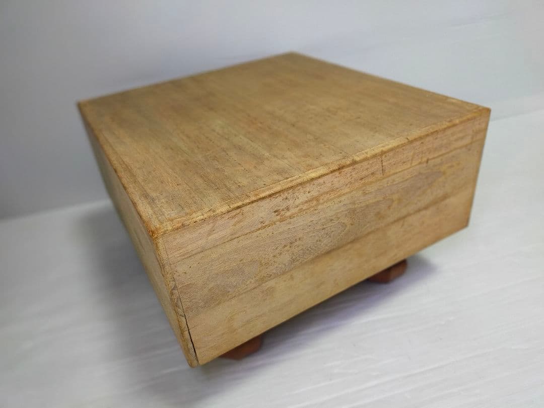【迫力の6寸】足付き碁盤 新カヤ（推定） 18cm ヘソ付 木製カバー付 囲碁