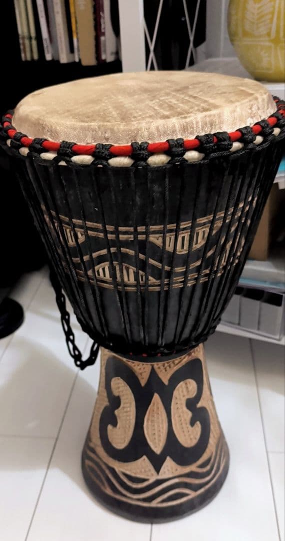 木製ドラム 手彫り模様 直径約30センチ