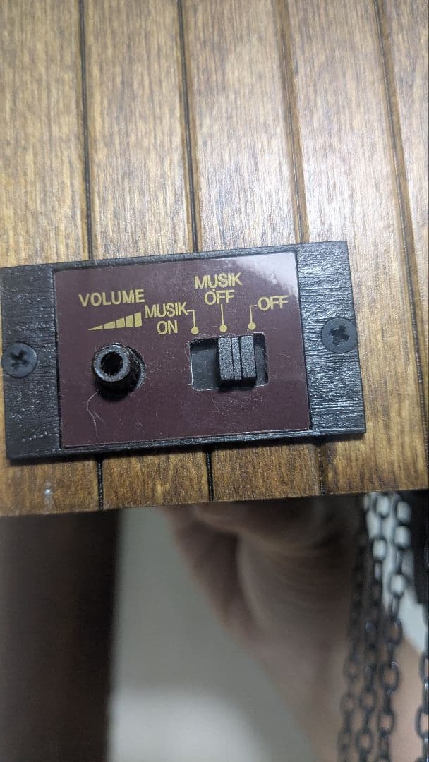 ドイツ製　クォーツ式鳩時計　森の時計