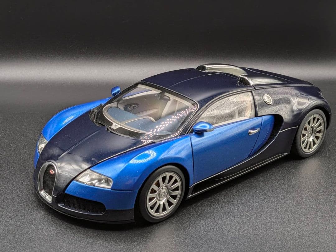 オートアート　1/18　ブガッティ・ヴェイロン