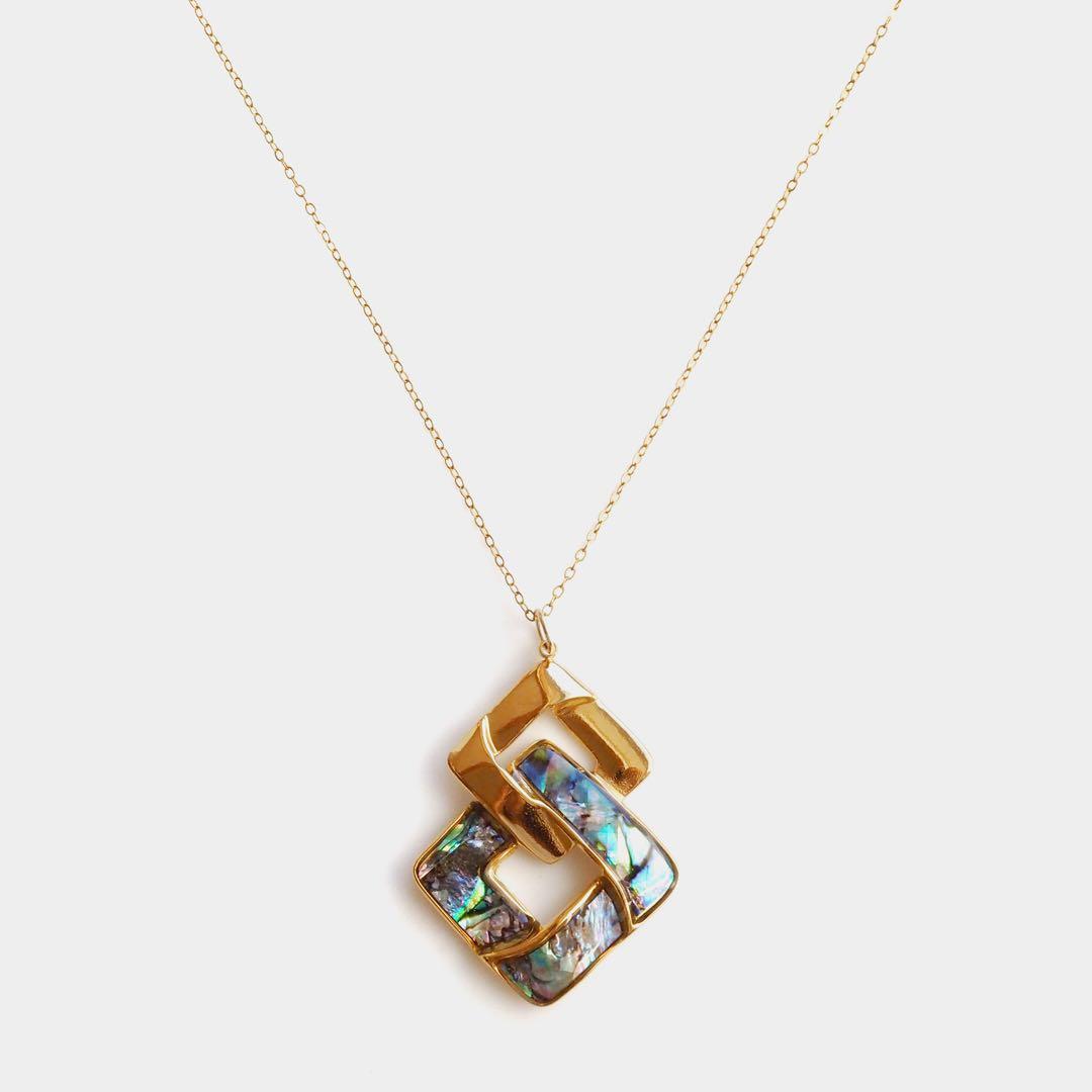 【Noel】天然アバロンシェルのデザインネックレストップ