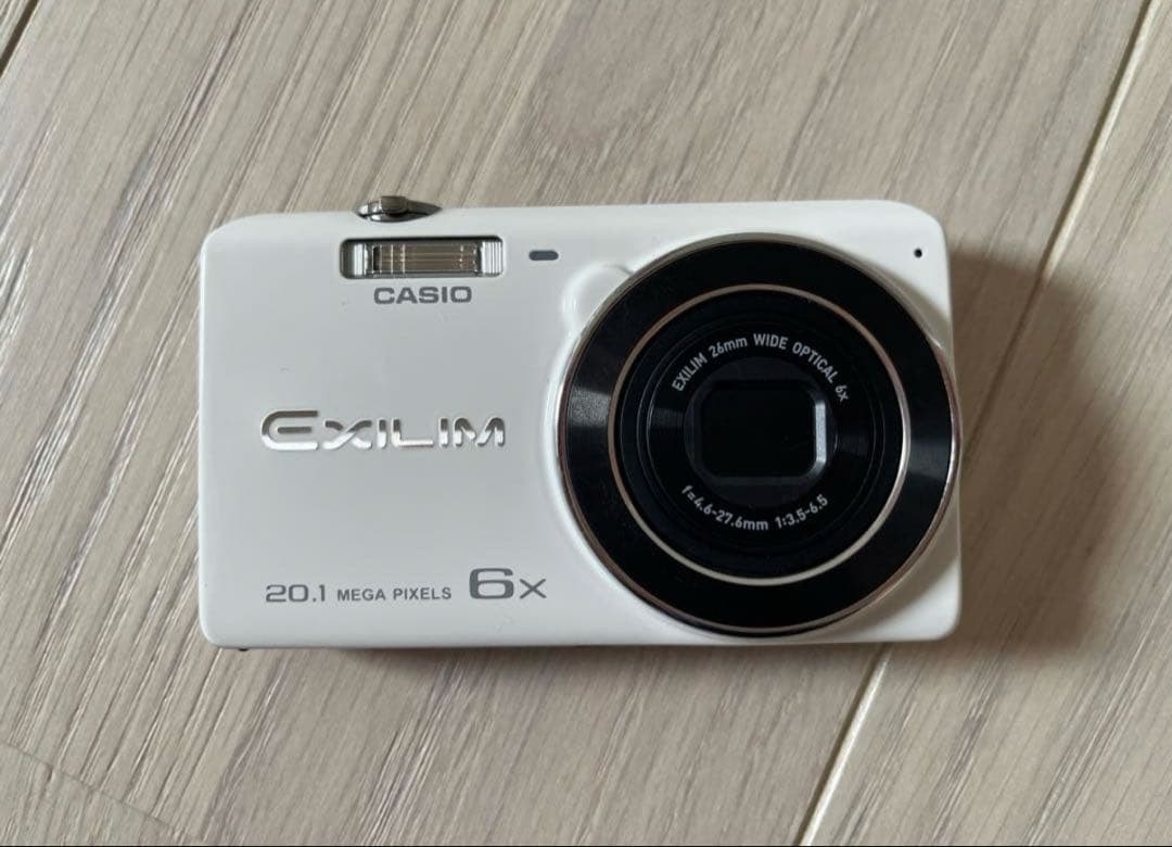 CASIO EXILIM EX-ZS35デジタルカメラ ホワイト