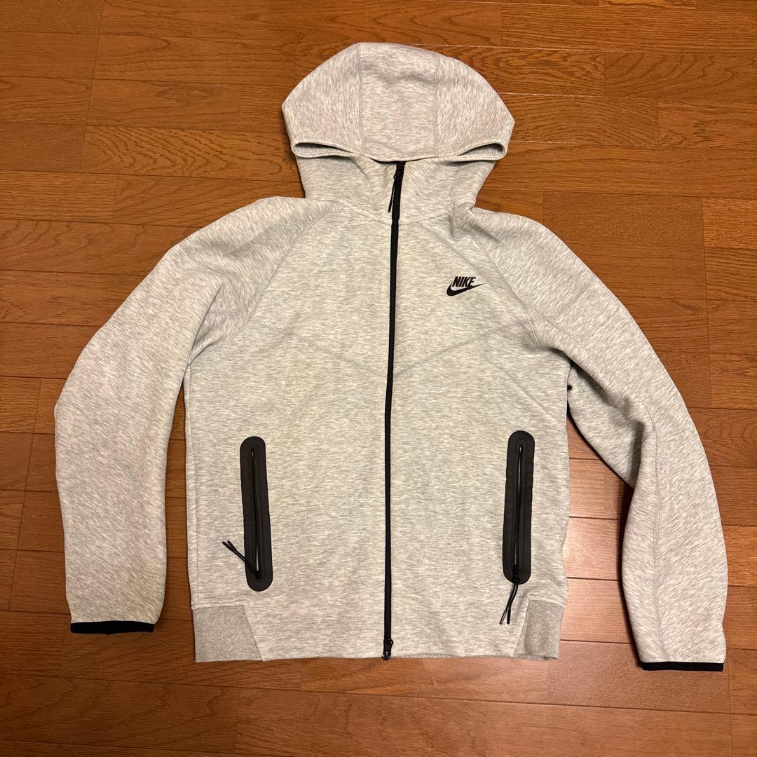 クロミちゃーんNike グレー パーカー NIKEテックパーカー