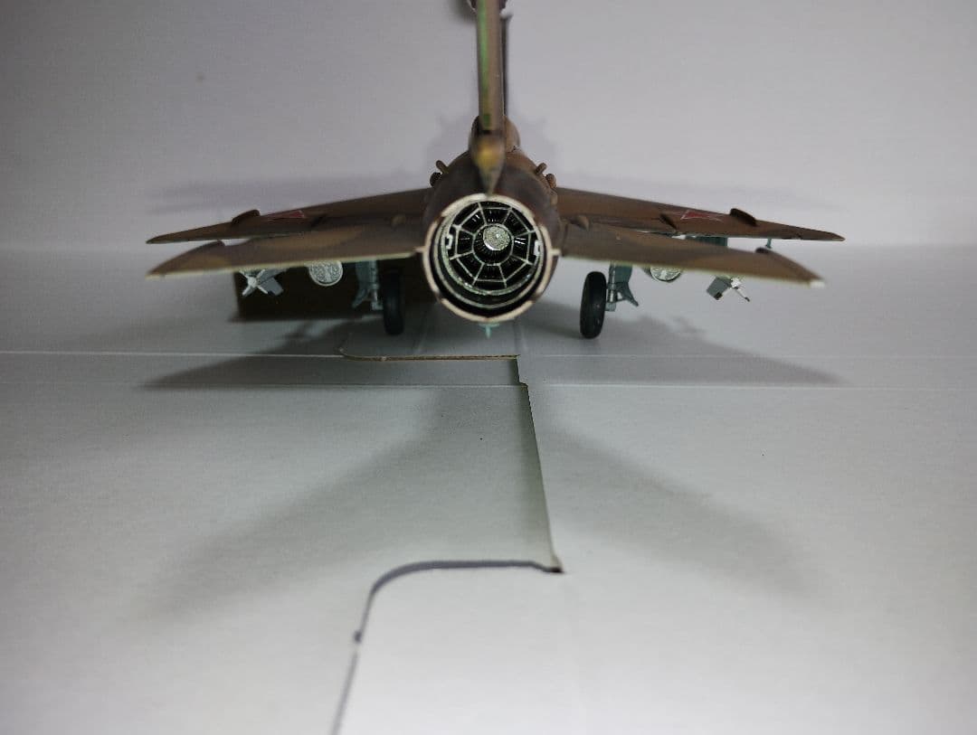 プラモデル完成機　1/48　MIG-21MF フィッシュベット