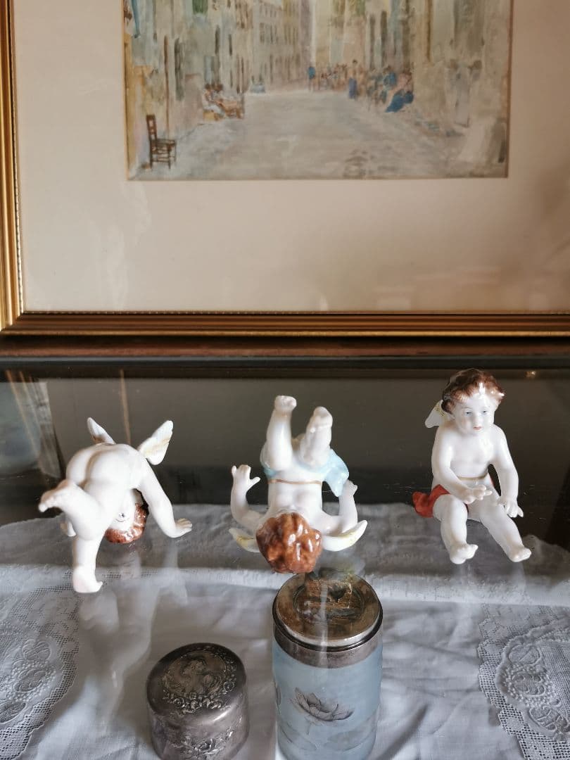 アンティークドイツドイツポーセリンでんぐり返し子供天使 フィギュリン ３体セット