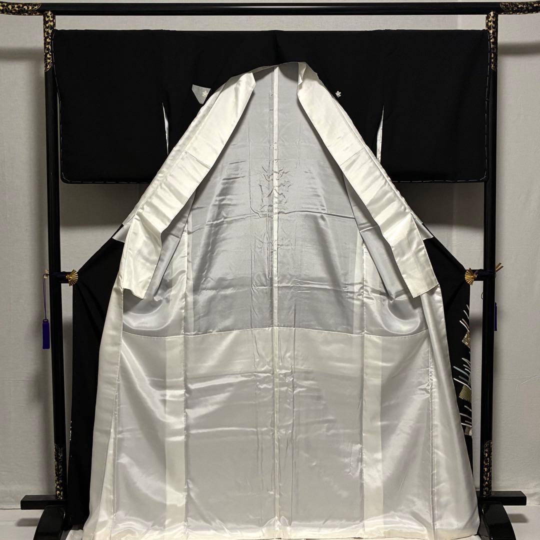 D70黒留袖 宝尽くし 金駒刺繍 菊唐花 正絹着物 袷 しつけ糸付き未使用極美品