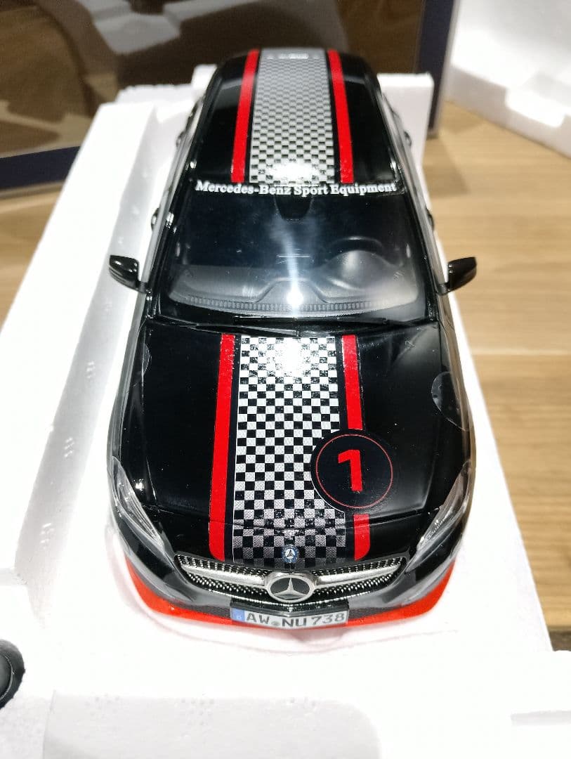 1/18　メルセデスベンツ　Aクラス　W176　スポーツ ミニカー　ブラック