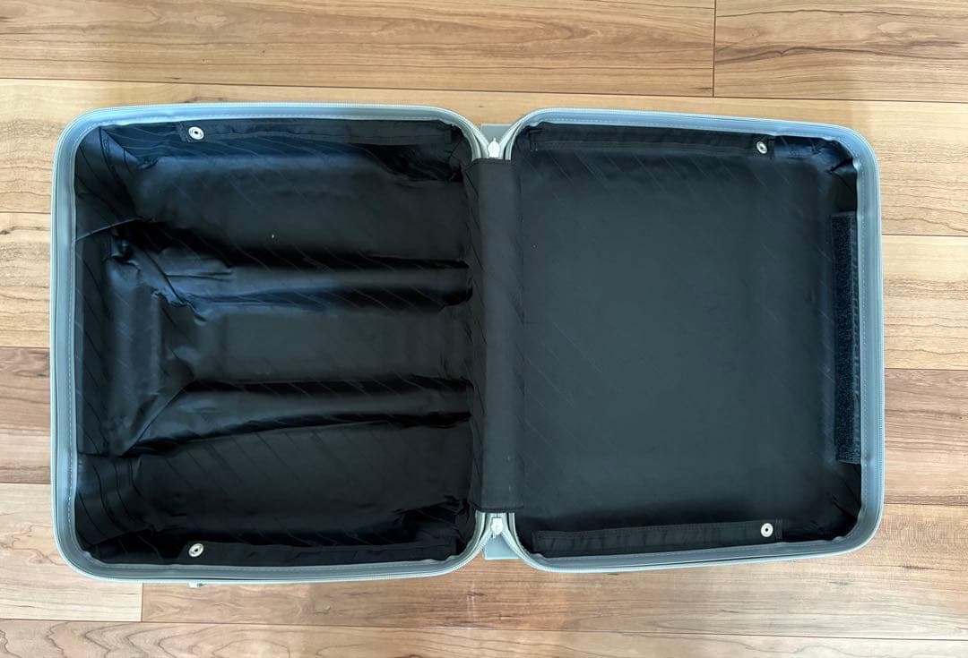 《希少》ZERO HALLIBURTON シルバー キャリーケース