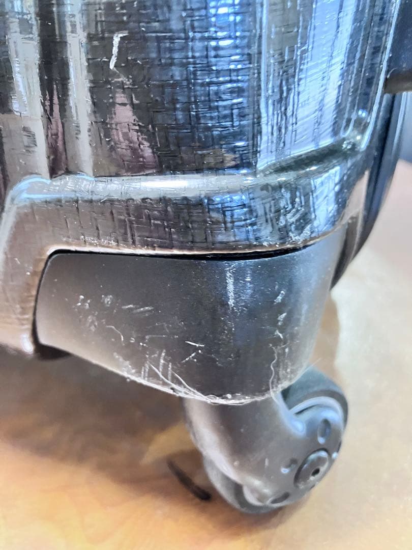 サムソナイト:クロノライト、約38L、超軽量、約1.96kg、機内持込可、