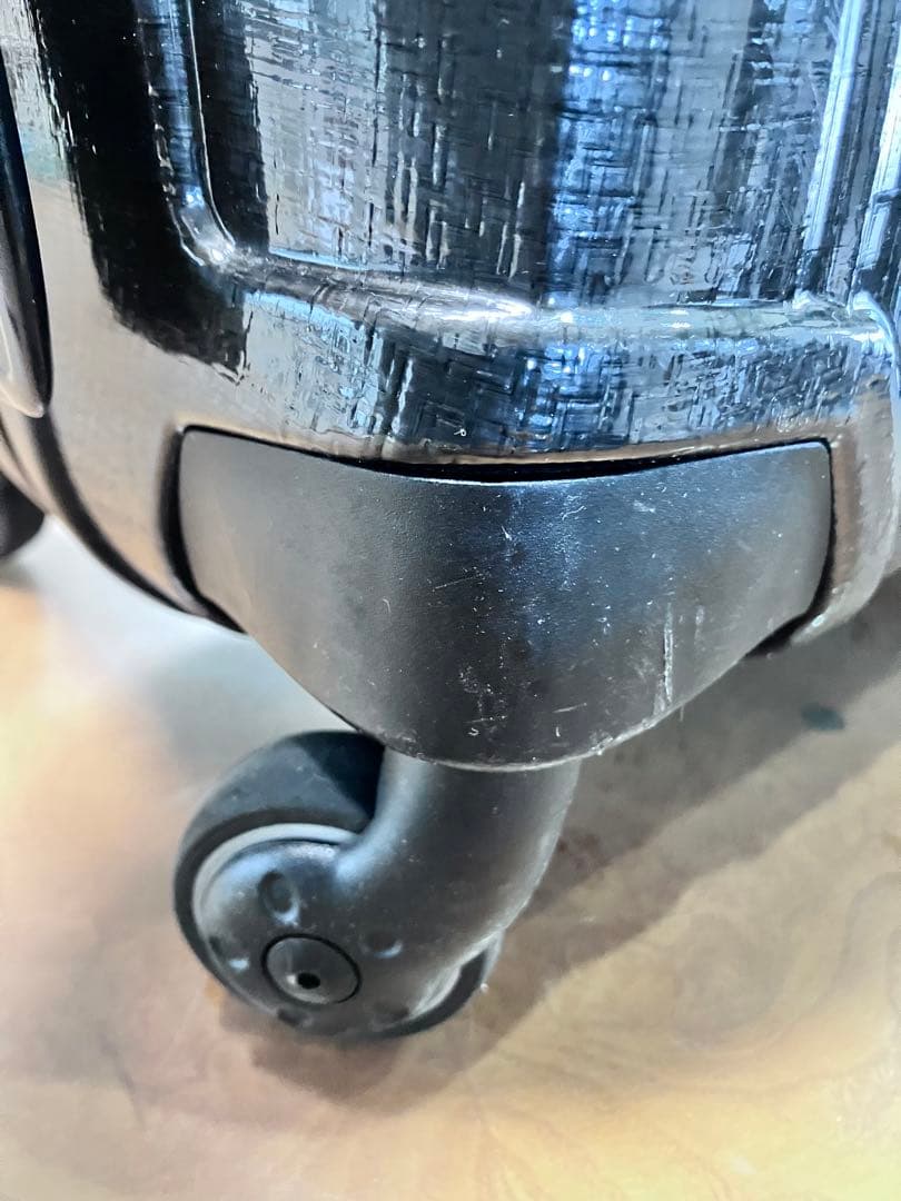 サムソナイト:クロノライト、約38L、超軽量、約1.96kg、機内持込可、