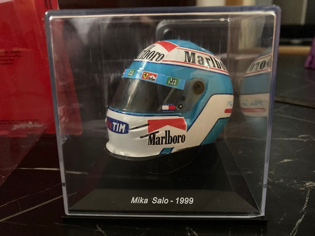 希少　マルボロ仕様　ビッグスケールF1コレクション　サロ　1/5 ヘルメット
