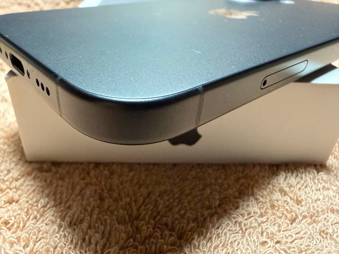 Apple iPhone 16 ブラック ￼128GB 99% ￼ SIMフリー