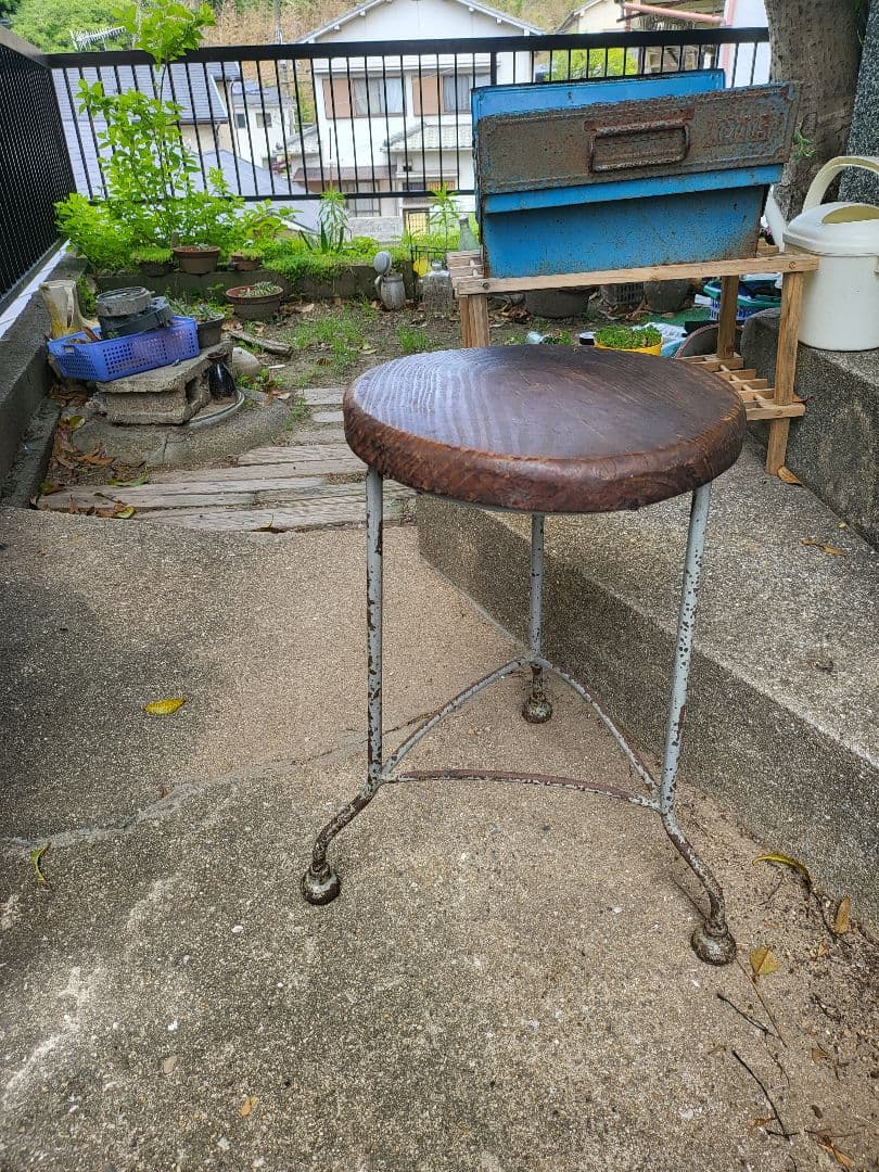 鉄脚 スツール　丸椅子　3本脚　ヴィンテージ　アンティーク