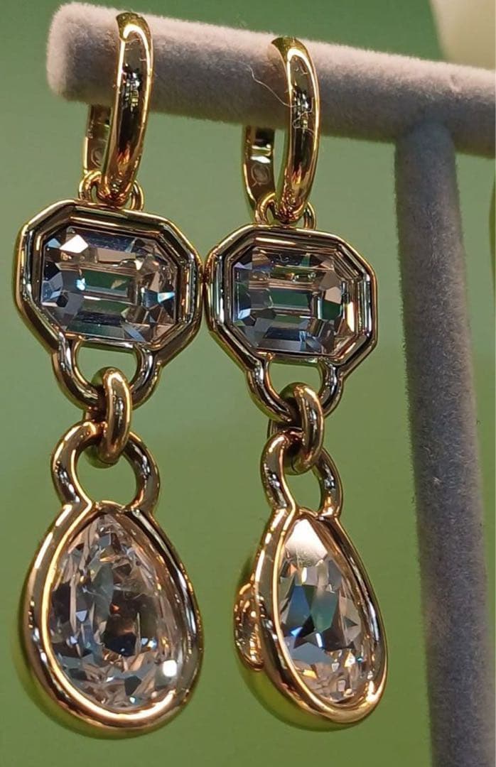 スワロフスキーdexteraピアス