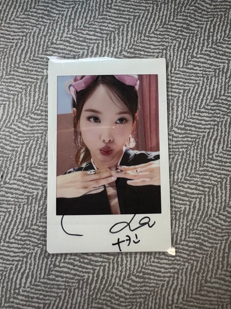 TWICEナヨン直筆サイン入りチェキ