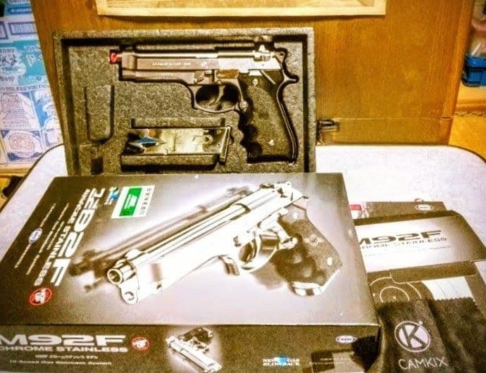 東京マルイ・M92Fクロームステンレス・ガスブローバックガン&ロボット的セット