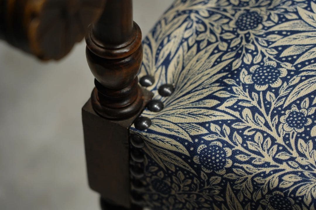 イギリスアンティーク アームチェア ジャコビアン様式　動物脚　張替済　ソファ