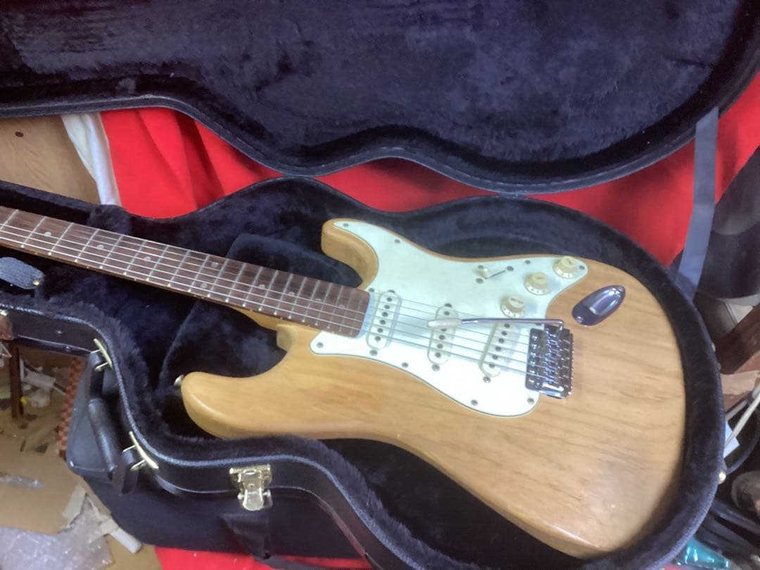 エレキギター ハードケース付き動作品