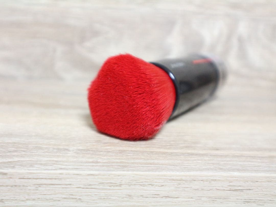 ファンデーション SHISEIDO REVITALESSENCE SKIN GLOW Linen