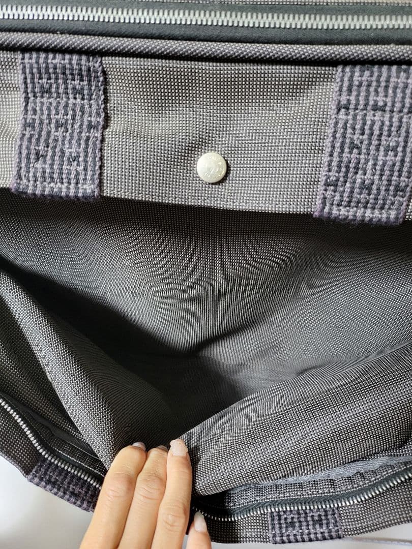 ダークグレー キャリーケース