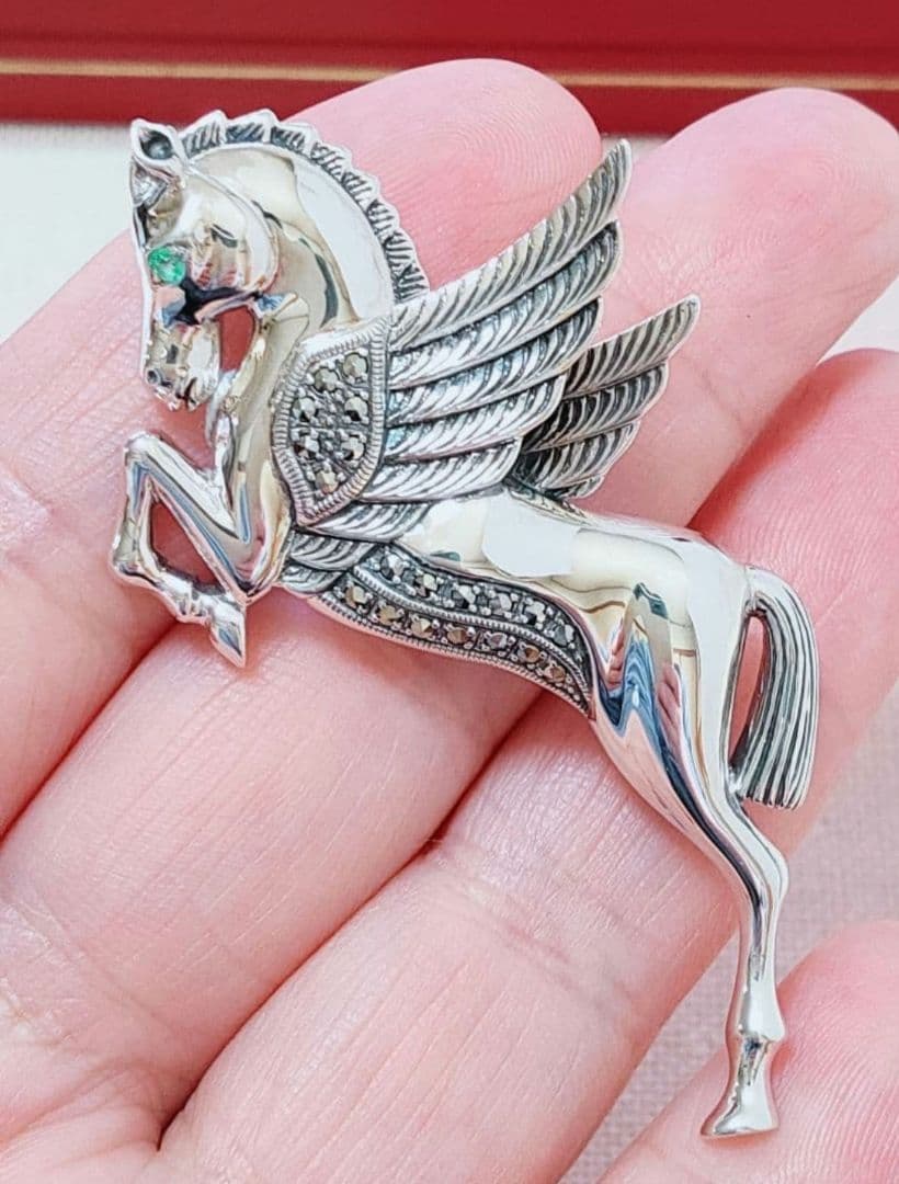 未使用品 碌山 翼ある馬 ペガサス エメラルド シルバー ブローチ