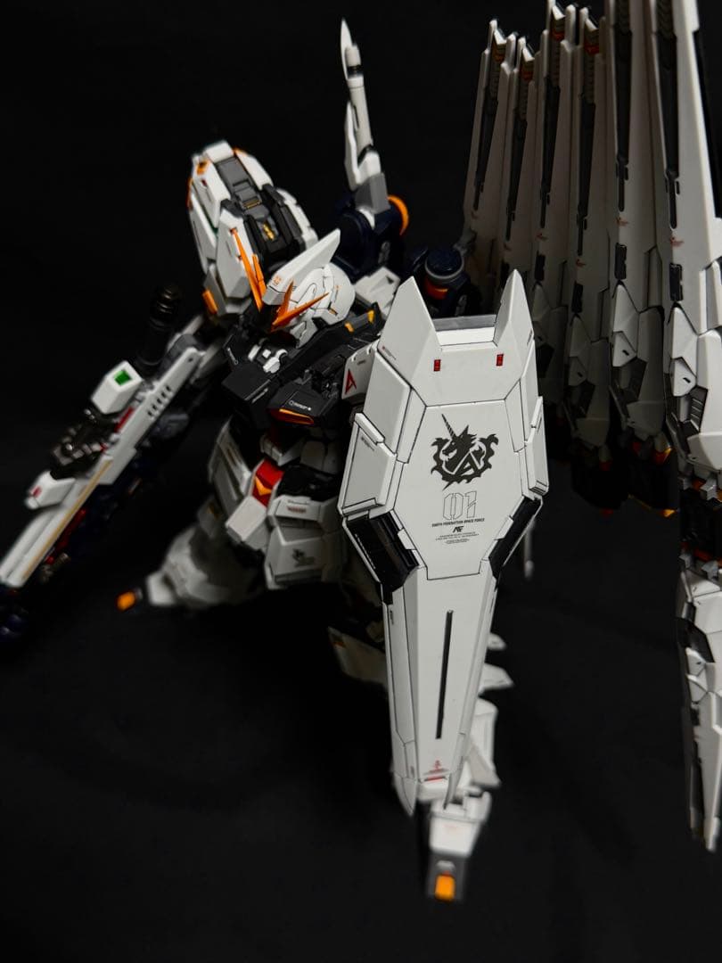 1/100 ニューガンダム 改修塗装済完成品 ガンプラ完成品 νGUNDAM