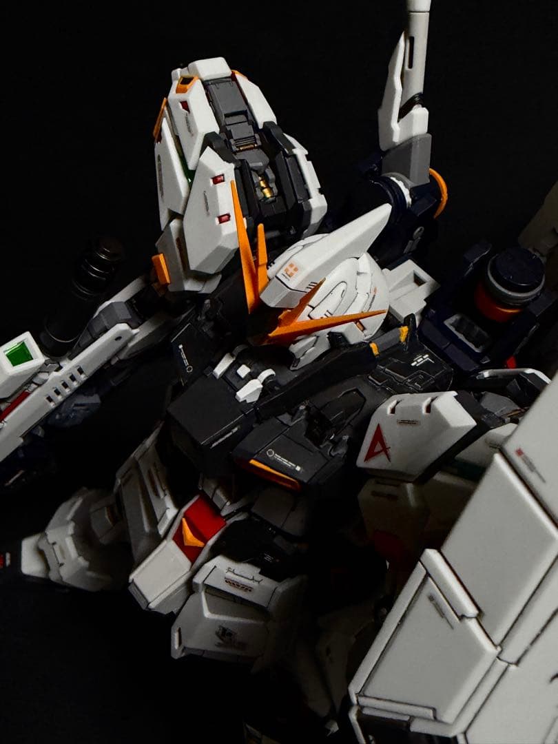1/100 ニューガンダム 改修塗装済完成品 ガンプラ完成品 νGUNDAM