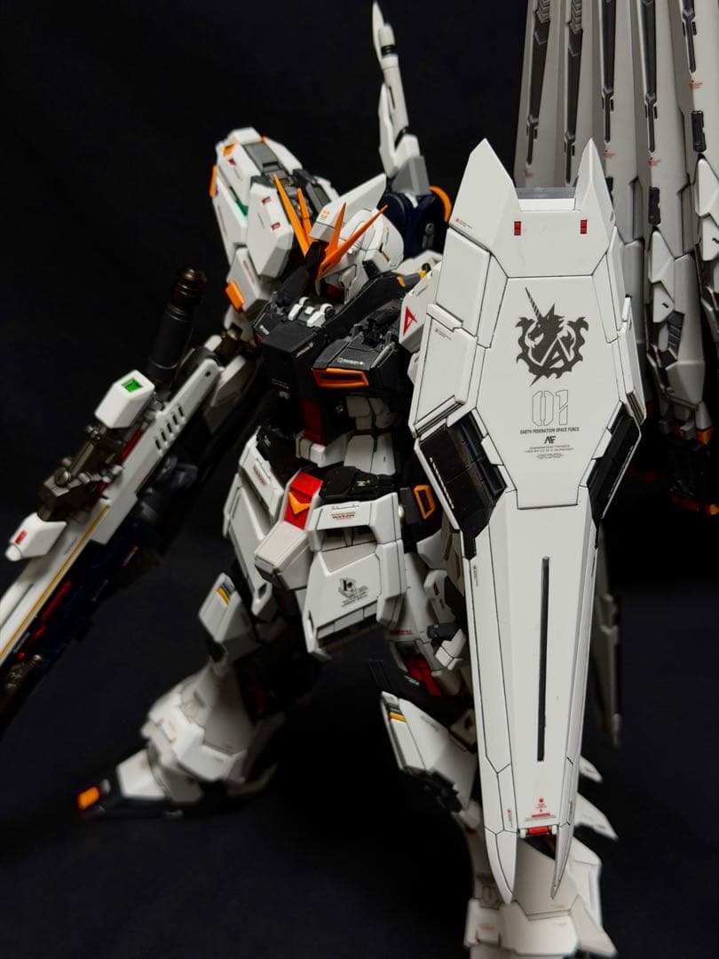 1/100 ニューガンダム 改修塗装済完成品 ガンプラ完成品 νGUNDAM