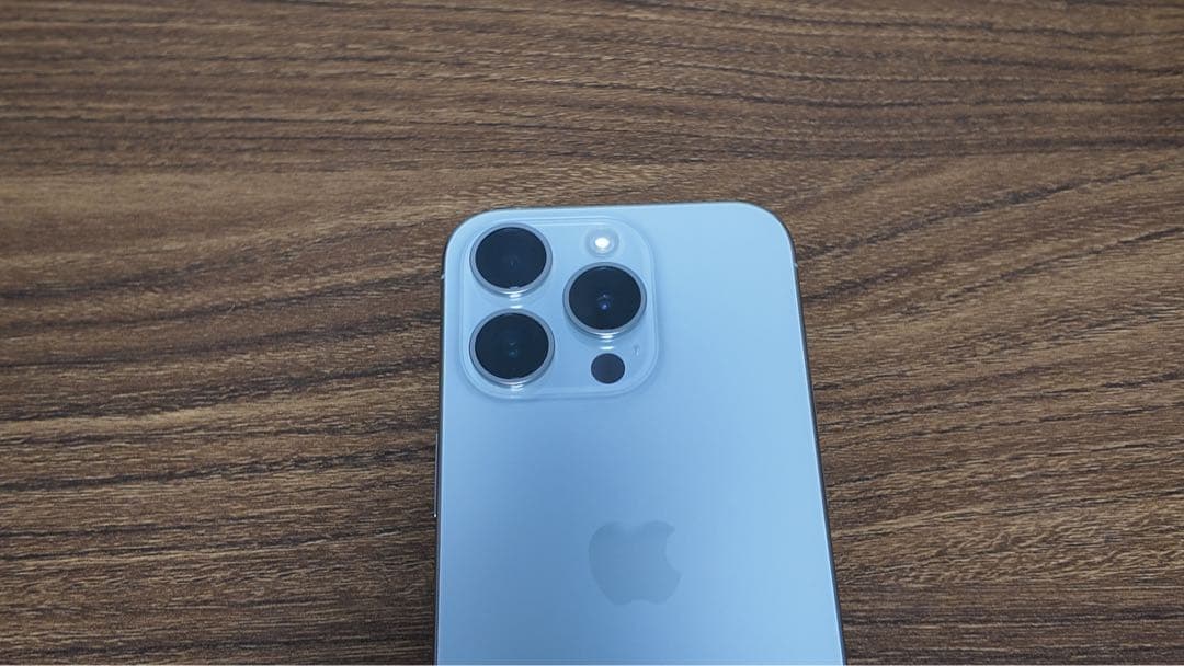 Apple iPhone 15 pro 256GB充電ケーブル　カバー