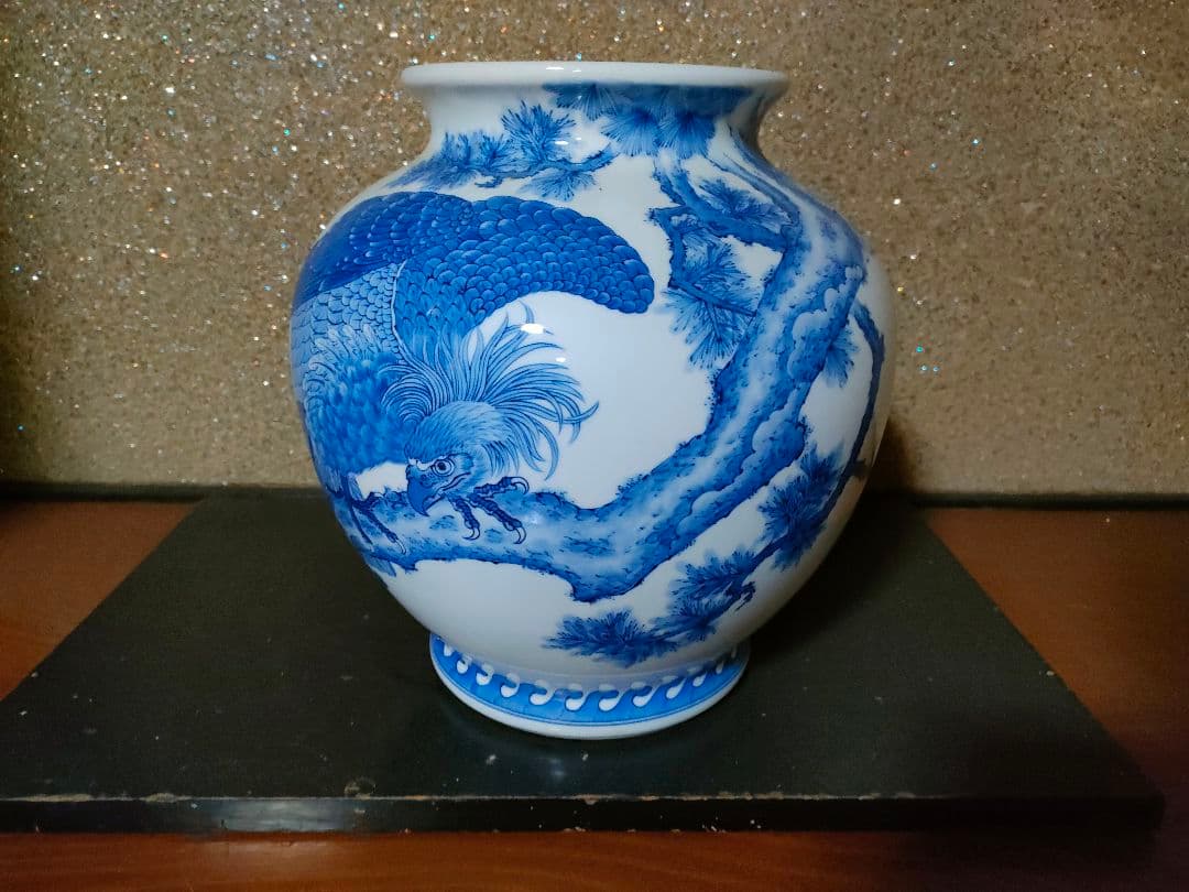 華山萬右衛門　松鷹文　花瓶　　 高さ３３.５ｃｍ　有田焼