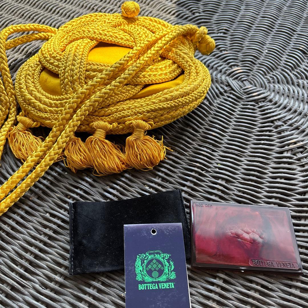 BOTTEGAイエロー 編み込みデザイン バッグ フリンジ付き