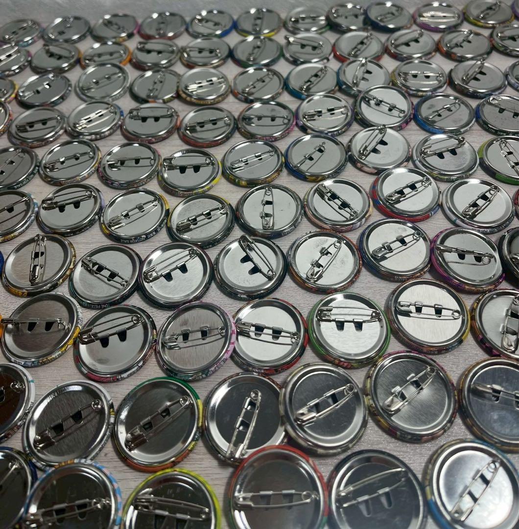 ナツコミ　缶バッジ　ワンピース　大量　約229個