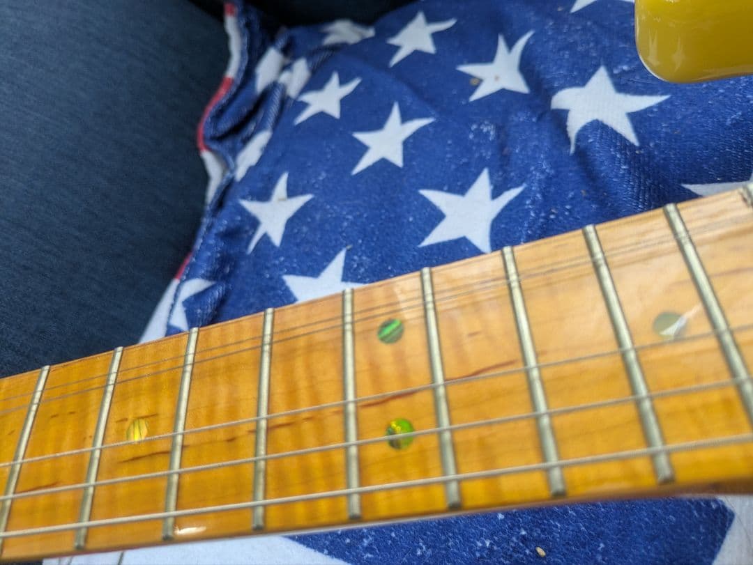 ストラトキャスタータイプ　 レースセンサー PU 搭載　ゴージャス仕様