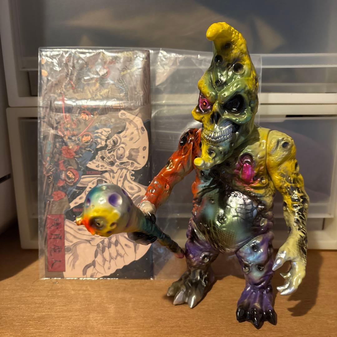 Mad Monk × BLObPUS MAD MOON One offヤモマーク