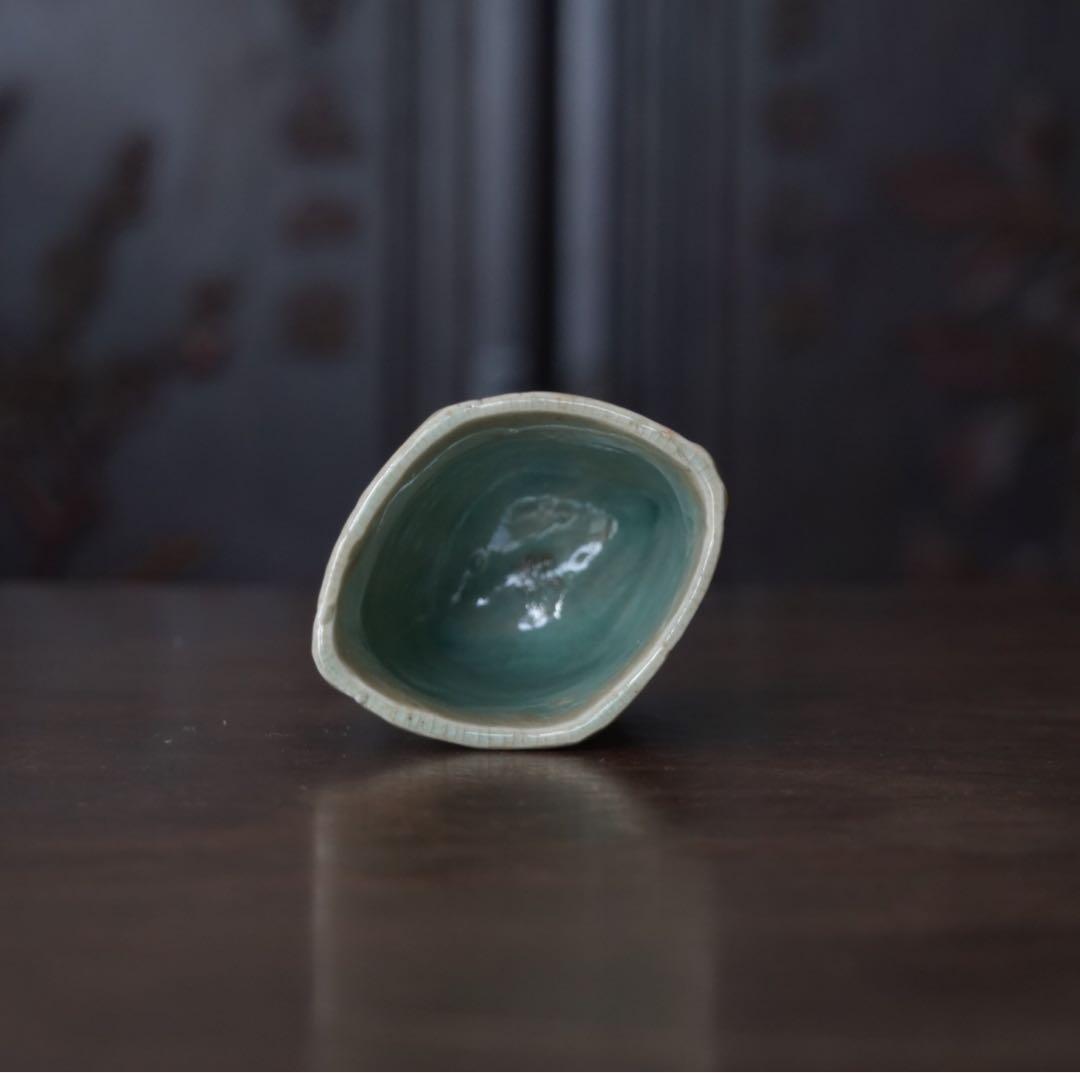 江戸時代　前期　古伊万里　古九谷様式　青磁牡丹文　猪口　筒盃　酒器　ぐい呑　盃
