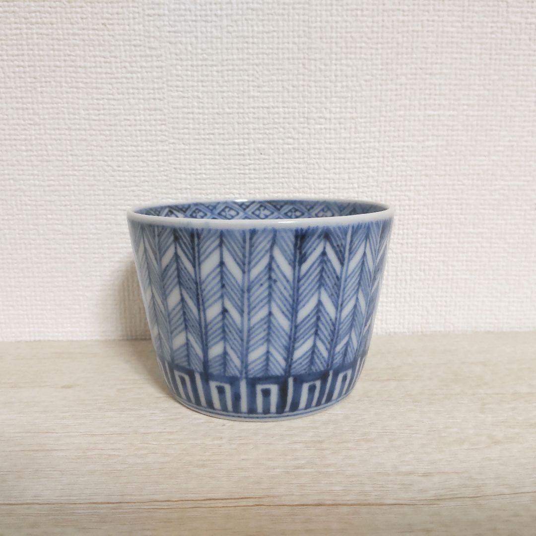 お値下げしました、古伊万里　染付　矢羽根　見込五弁花　そば猪口