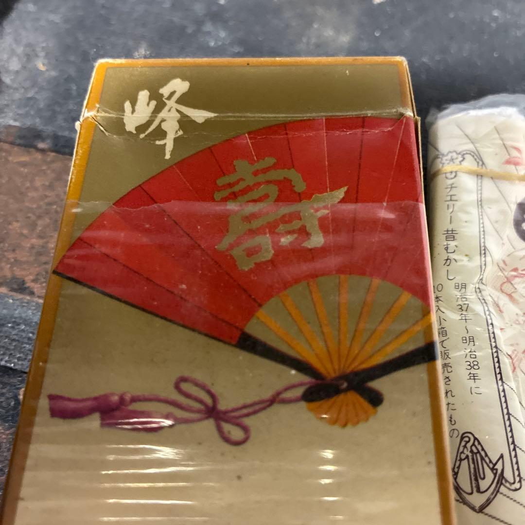 レトロ箱タバコパッケージとキセル