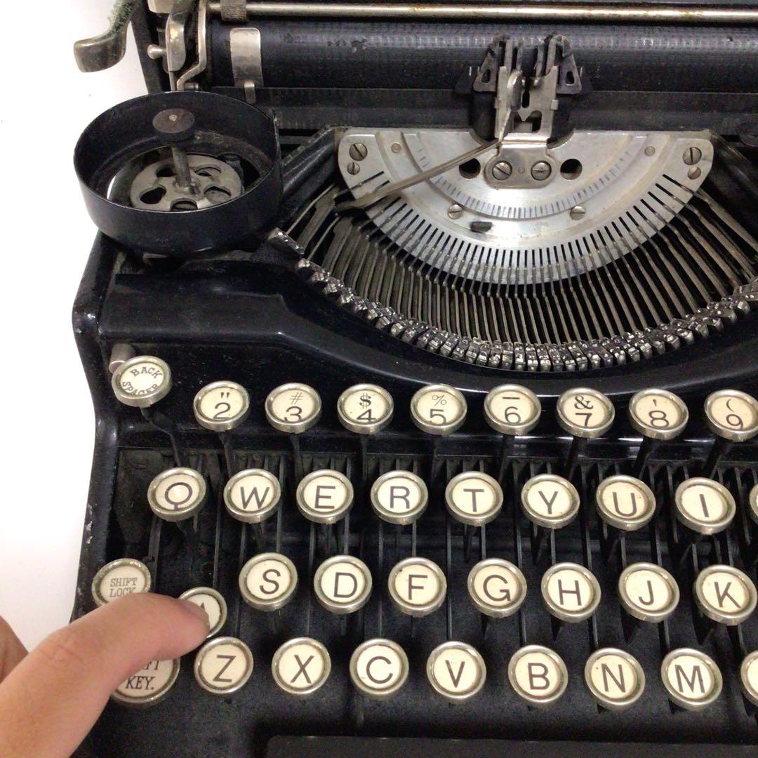UNDERWOOD ポータブルタイプライター　レトロ　ビンテージ　アメリカ製