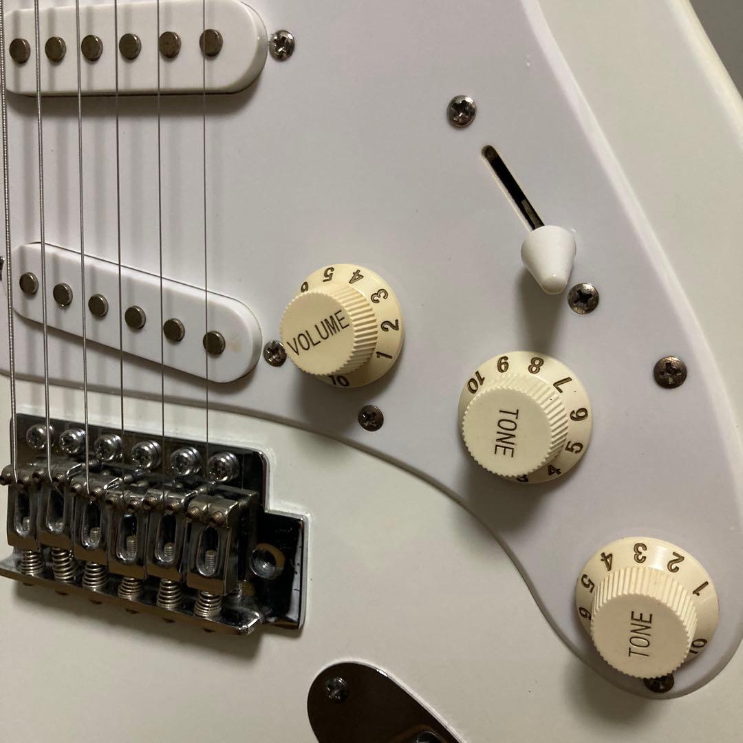 BEHRINGER IAXE 393 ベリンガー　ストラトタイプ