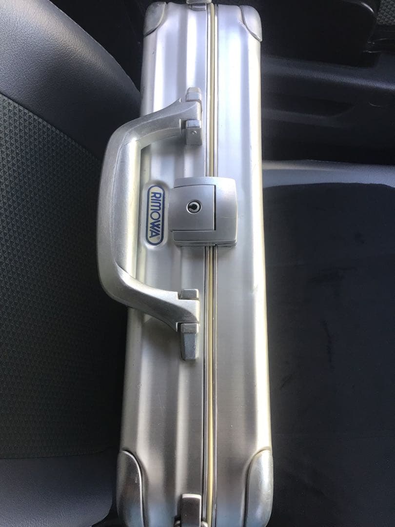 RIMOWA 廃盤　アルミビジネスケースの商品です。