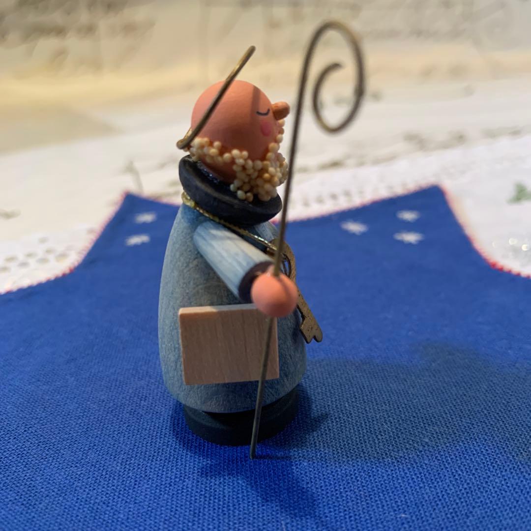 ドイツ製　木製人形　エルツ　ヘニッシユ工房の聖家族と羊飼い牛さんの可愛いセット！