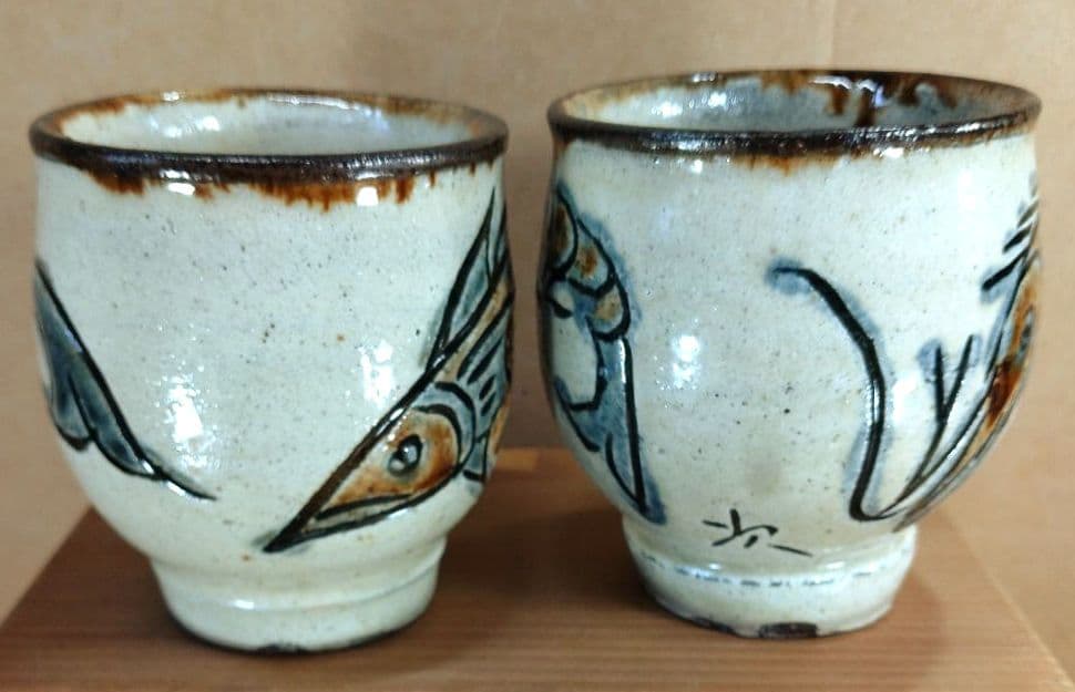 【本物保証】金城次郎 湯呑(魚紋,海老紋）共箱 栞 人間国宝 壷屋焼 やちむん