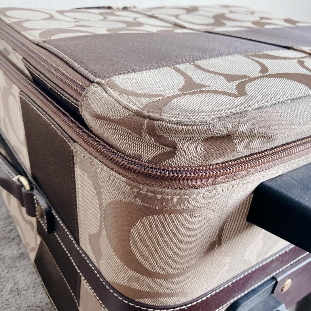 イブちゃん　COACH コーチ　キャリーケース スーツケースシグネチャー