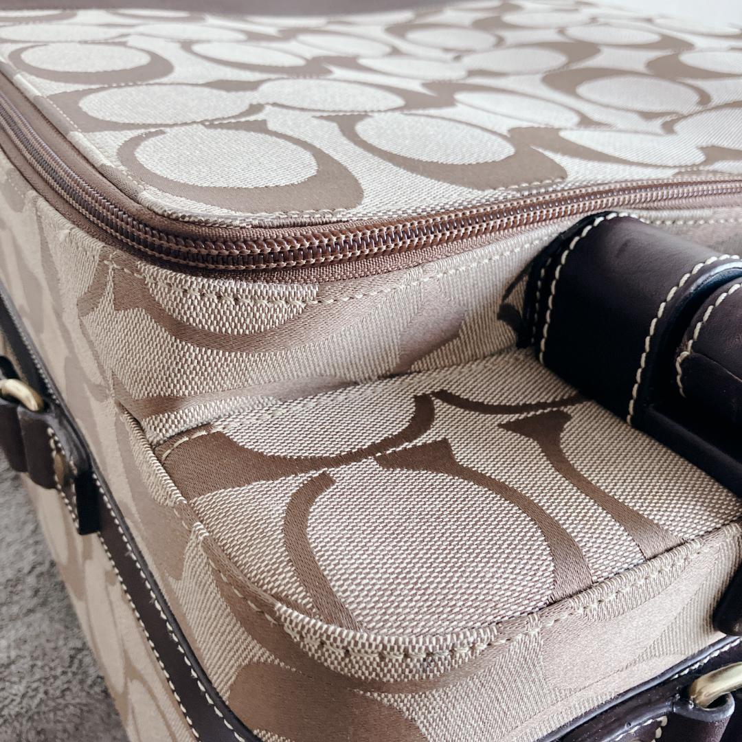 イブちゃん　COACH コーチ　キャリーケース スーツケースシグネチャー